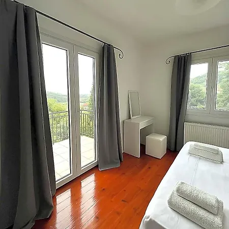 Live The Summer Dream At Gaios Cozy Retreat